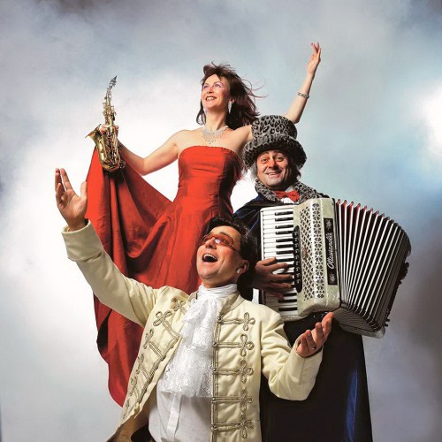 Die Freude am Leben, am Lieben und Lachen, bringt das Trio Grande unverwechselbar auf die Bühne.