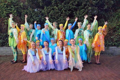 Die Mendener Tanztourbine wird Menden à la carte 2017 mit farbenfrohen Kostümen eröffnen.