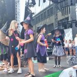 Die kleinen guten Hexen der Albert-Schweitzer-Schule präsentieren ihr eigenes Musical.