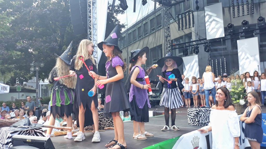 Die kleinen guten Hexen der Albert-Schweitzer-Schule präsentieren ihr eigenes Musical.